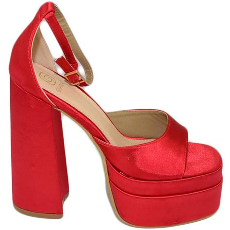 Sandalo in raso in Rosso da Donna 